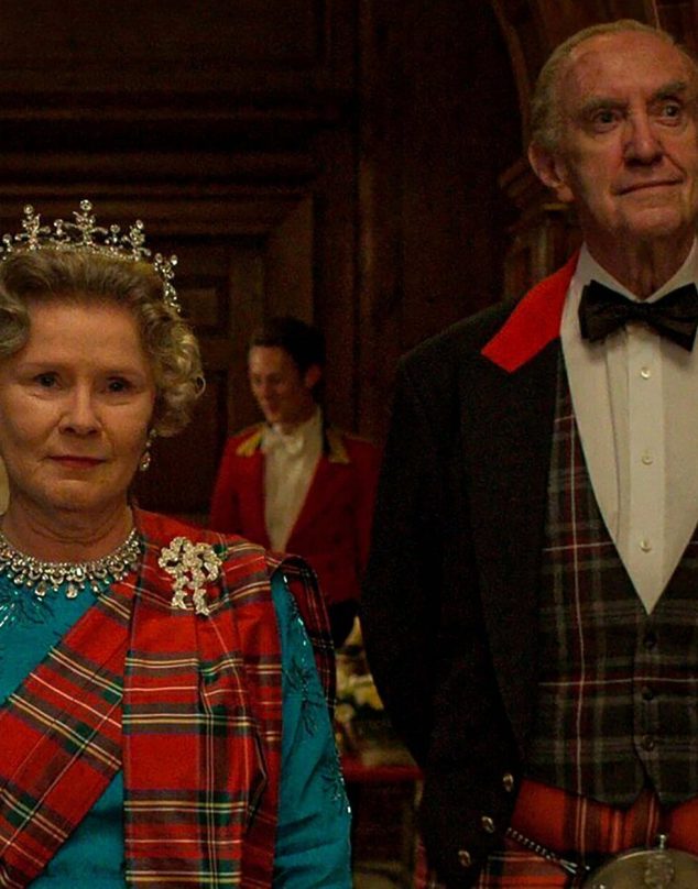 El creador de The Crown dice que la muerte de Isabel II obligó a cambiar el final de la serie