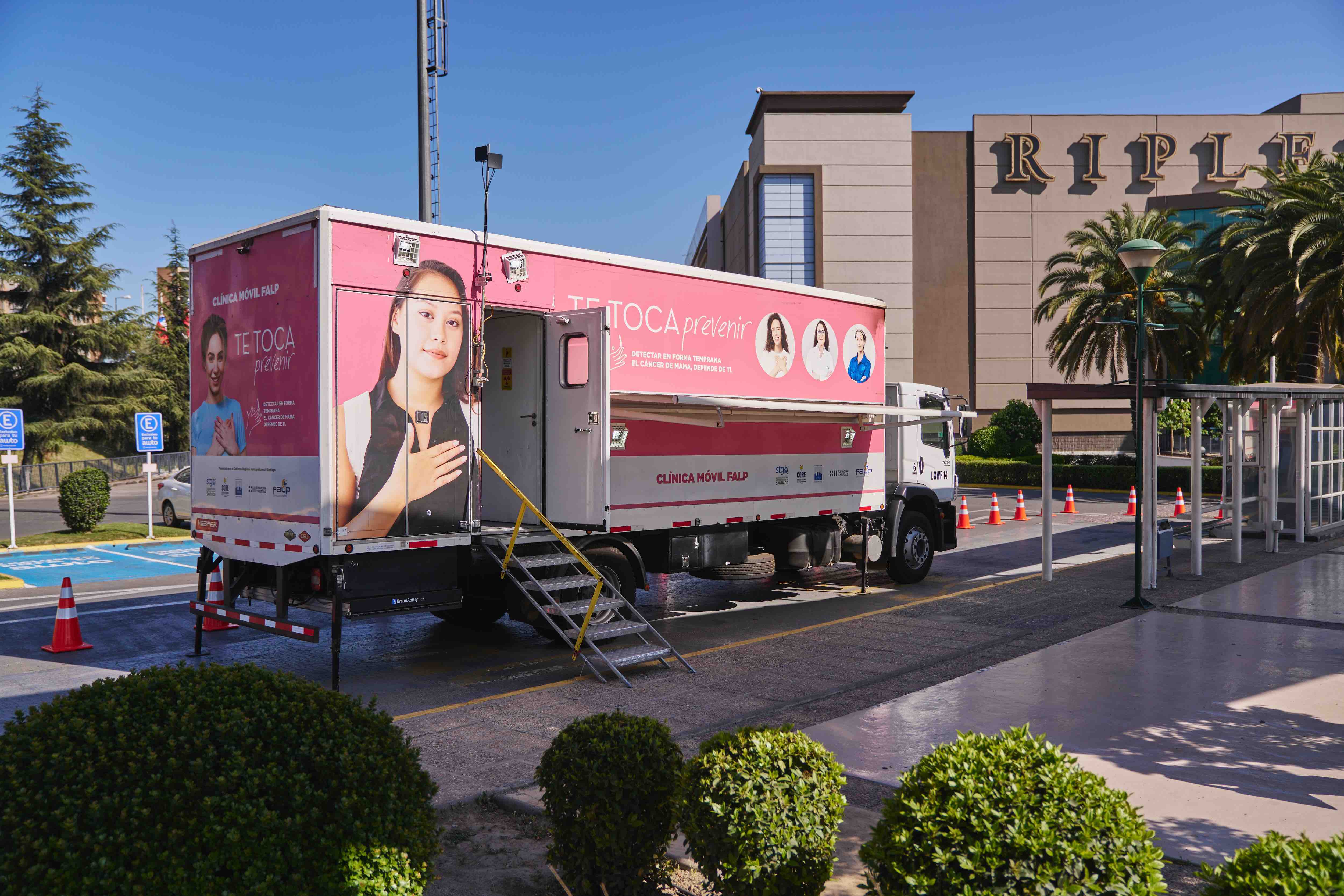 Alto Las Condes, Costanera Center, Florida Center y Mall Portal se unen por la campaña #AltoAlCáncer