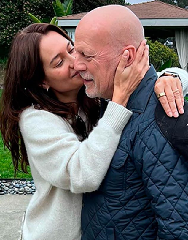 Pareja de Bruce Willis dice sentirse “culpable” por la demencia del actor