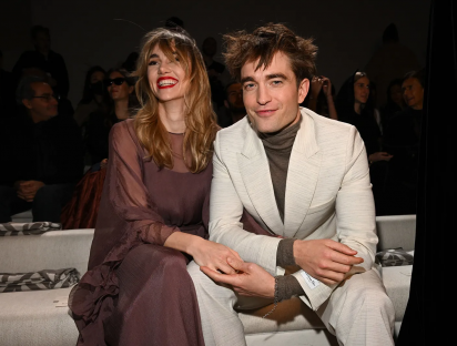 Así es como Suki Waterhouse reveló que espera un bebé con Robert Pattinson