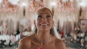 Jennifer Lopez recrea sus tres bodas fallidas en su nuevo video ‘Can’t Get Enough’