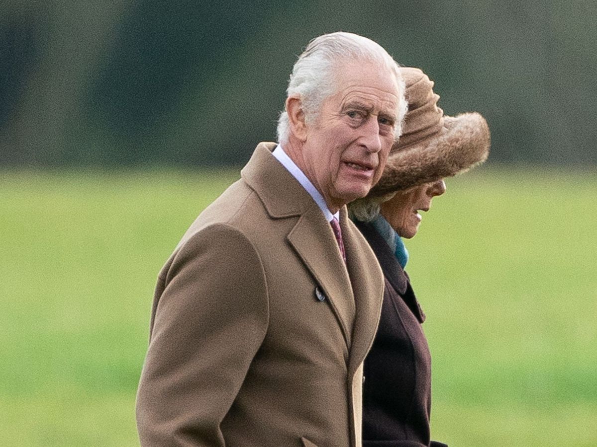 Carlos III regresa a Londres para someterse a tratamiento contra el cáncer