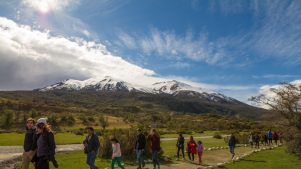 “10 voluntarios por 10 días”, la campaña de Torres Patagonia que ofrece un viaje para ayudar a reconstruir los senderos