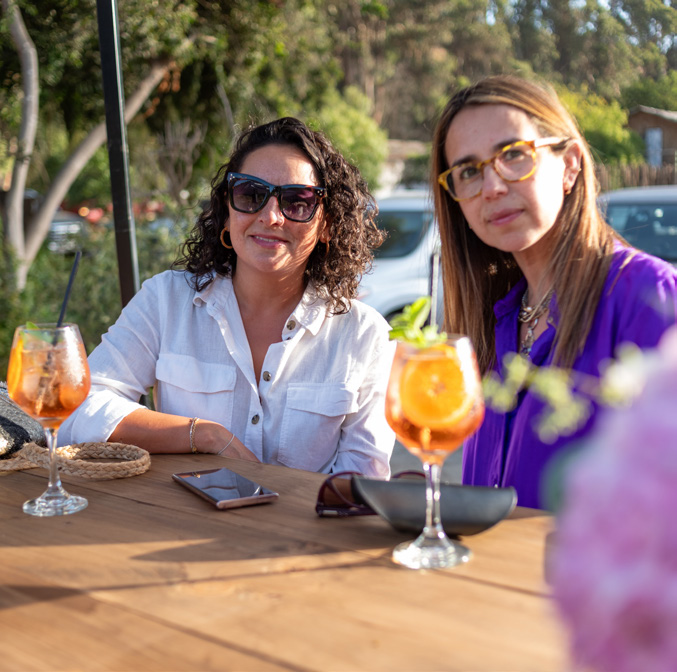 Coca Riquelme y Lorena Herrera.