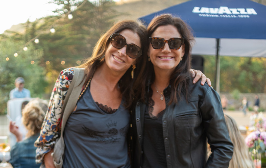 Valentina Mac Auliffe y Carolina Bezmalinovic.