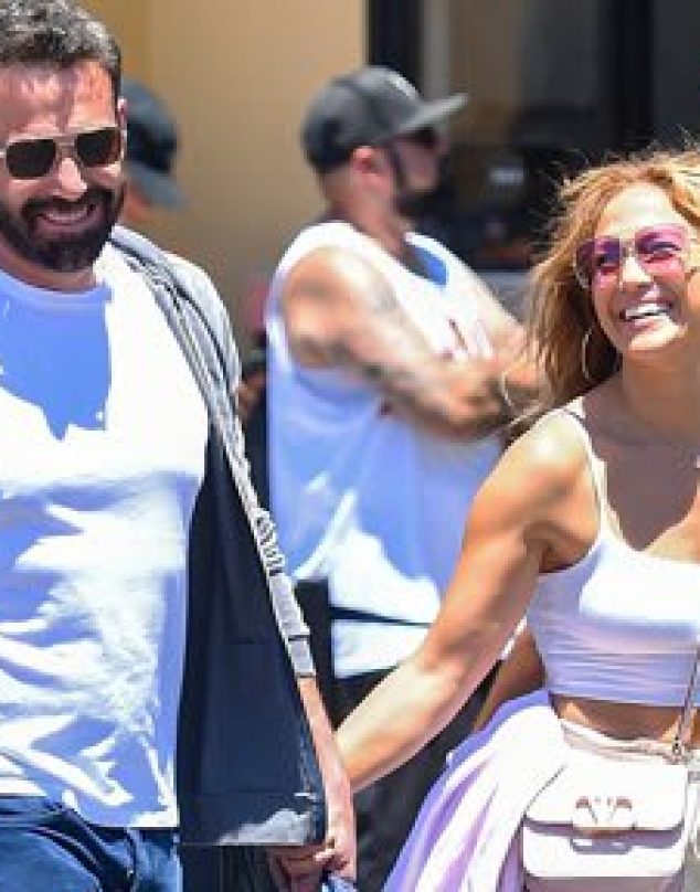J.Lo y Ben Affleck van juntos al cine y sorprenden con su comportamiento