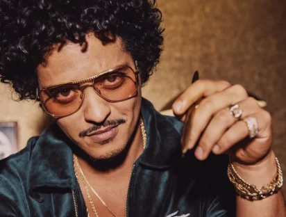 Bruno Mars vive en un hotel por deudas en juegos y apuestas