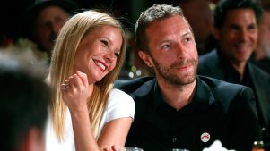 Gwyneth Paltrow celebra 10 años de “desemparejamiento consciente” con Chris Martin