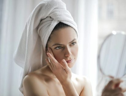 ¿Qué tan malo es no lavarse la cara todas las mañanas?