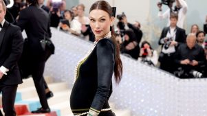 5 celebridades que anunciaron su embarazo en una alfombra roja