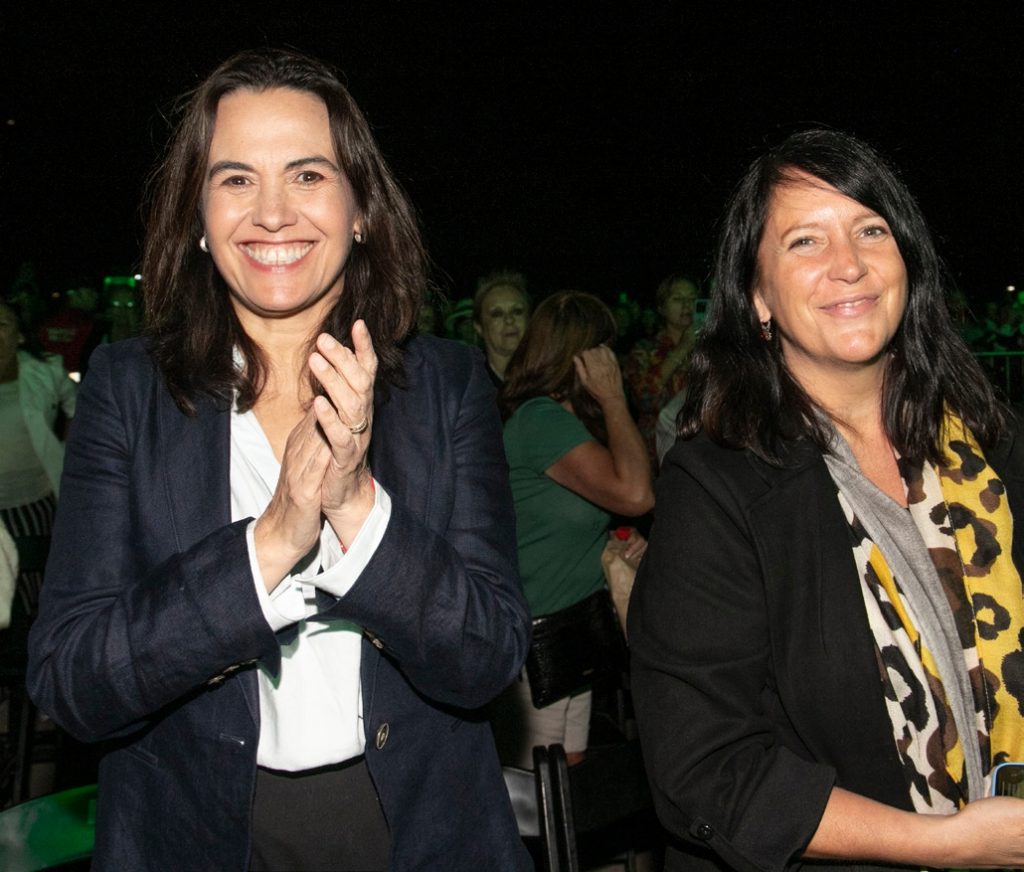 La alcaldesa de Vitacura Camila Merino y Paula Domínguez. 