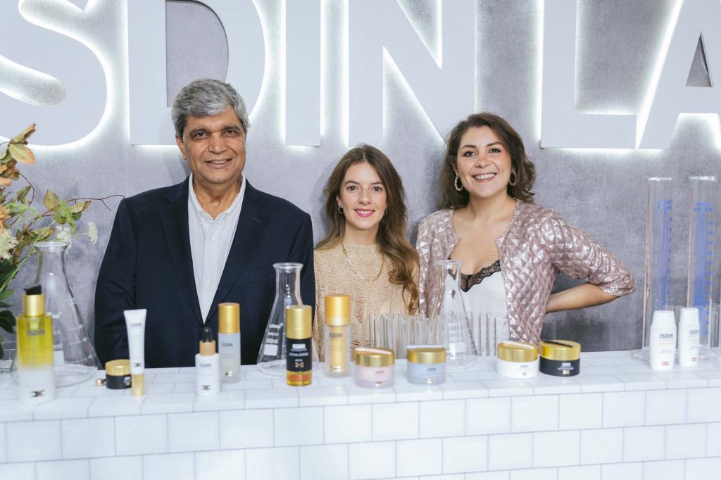 Andrés Cruz, María Francisca Viveros y Javiera Rojas.