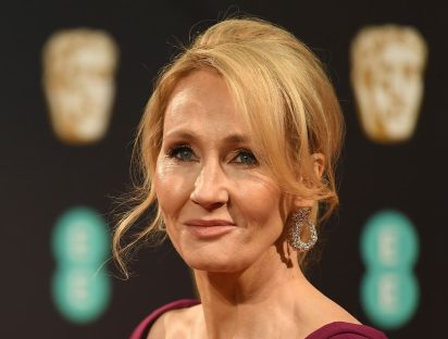 J.K Rowling podría ser acusada por “crímenes de odio” por declaraciones anti personas trans