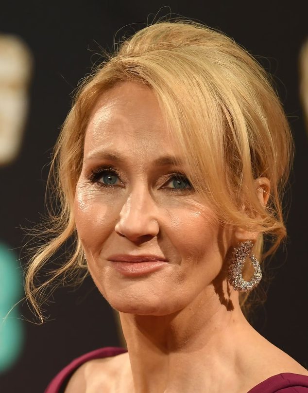 J.K Rowling podría ser acusada por “crímenes de odio” por declaraciones anti personas trans