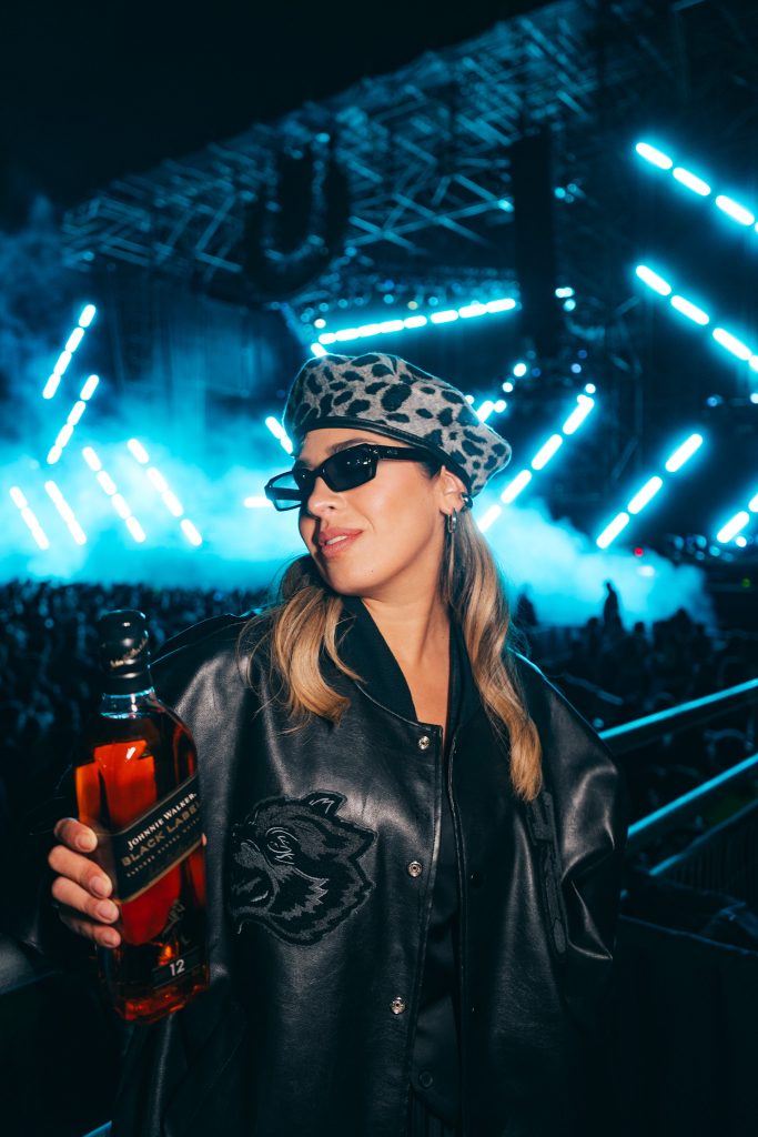 Janis Toledo (@janisloba)