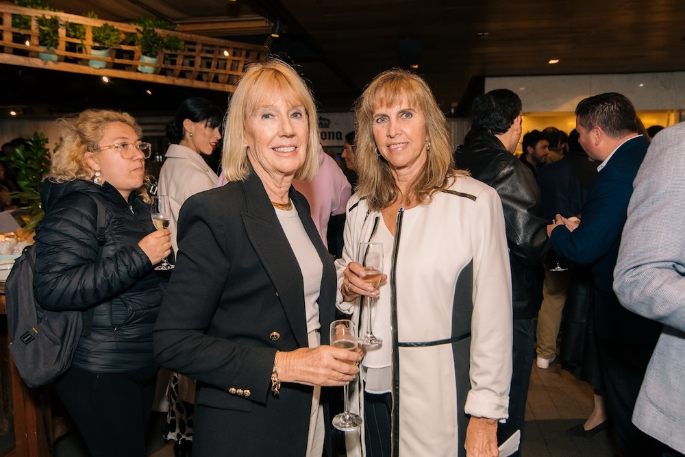 Loreto Prunes y Anita Leatherbee.