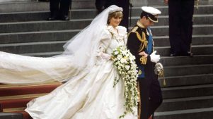 43 años después: La diseñadora del vestido de novia de Lady Di recrea la icónica prenda