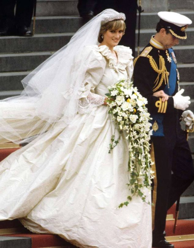43 años después: La diseñadora del vestido de novia de Lady Di recrea la icónica prenda