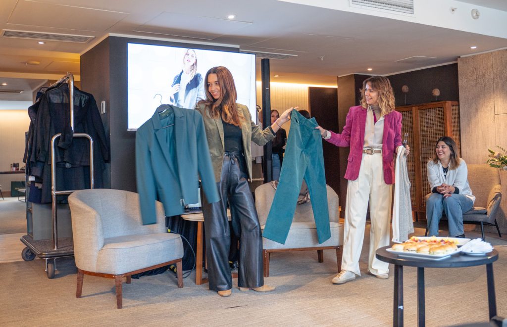 Colomba Urruticoechea y Natalia Eva.  