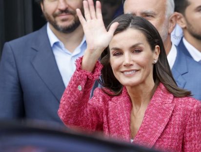 Elegante y sin tacos: el nuevo dress code de la reina Letizia