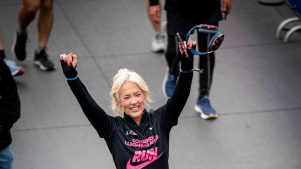Vesta Lugg cruzó la meta de los los 21K en la Maratón de Santiago