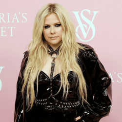 Avril Lavigne responde a la teoría sobre su muerte y reemplazo