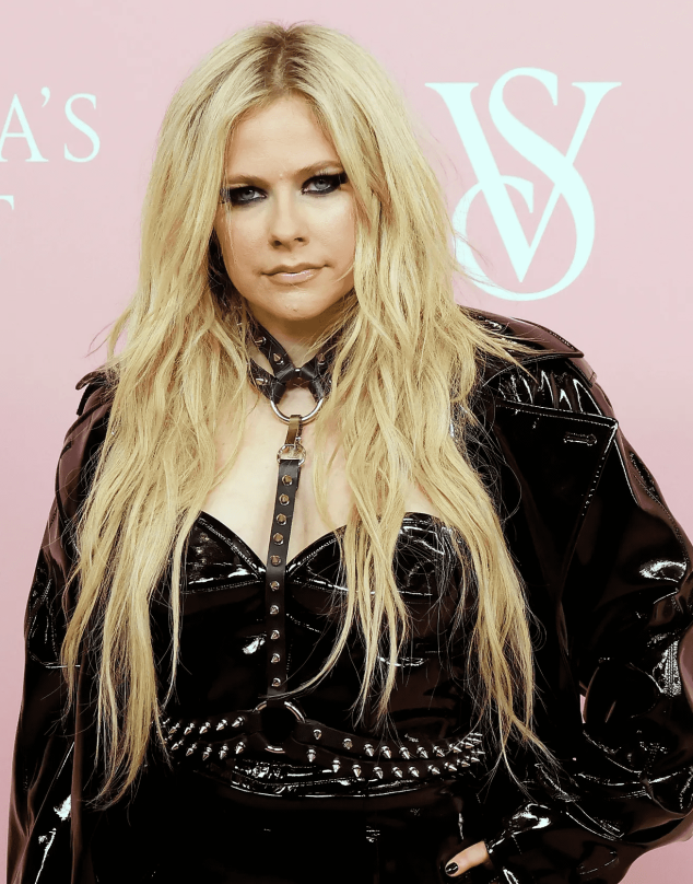 Avril Lavigne responde a la teoría sobre su muerte y reemplazo