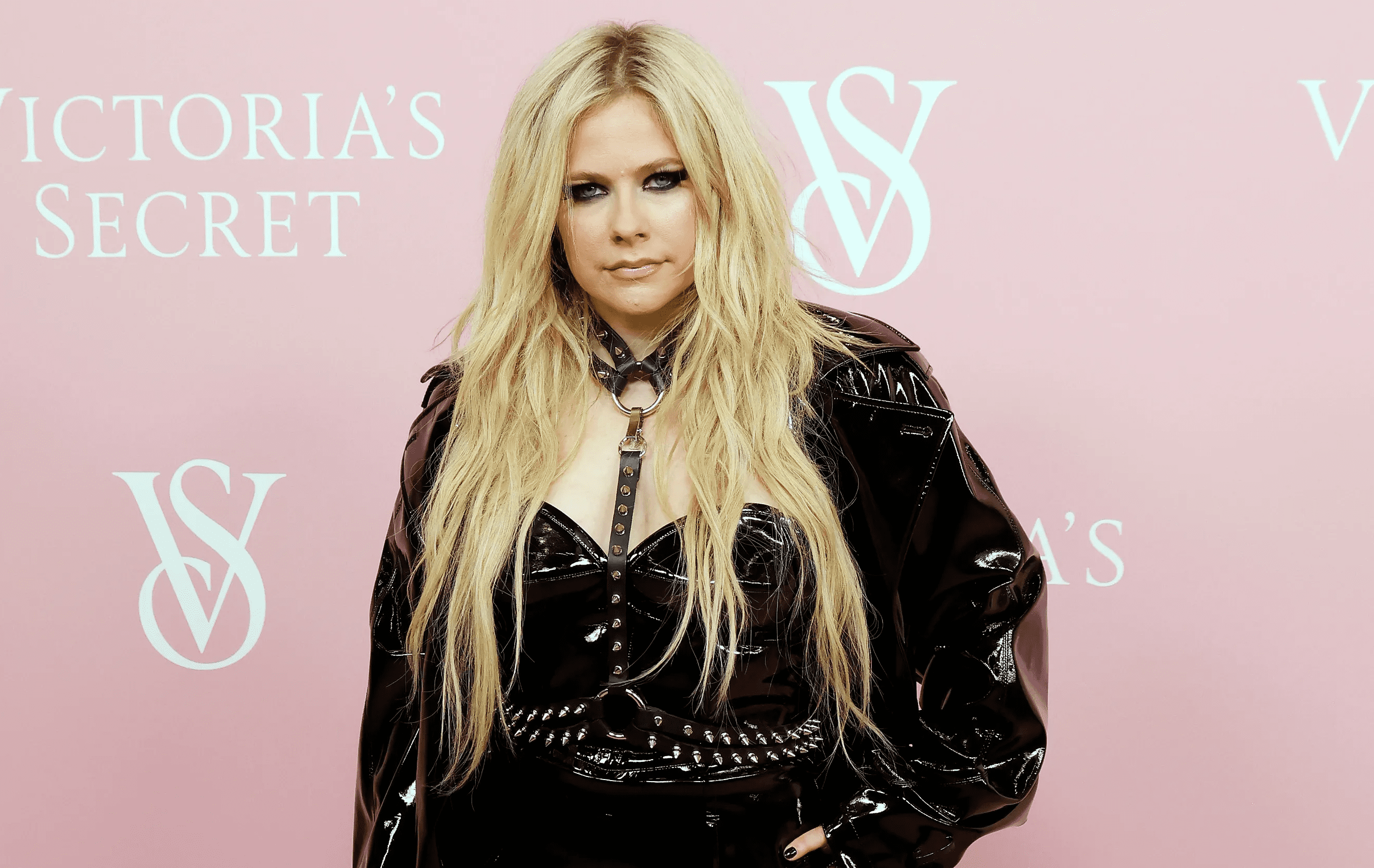 Avril Lavigne responde a la teoría sobre su muerte y reemplazo