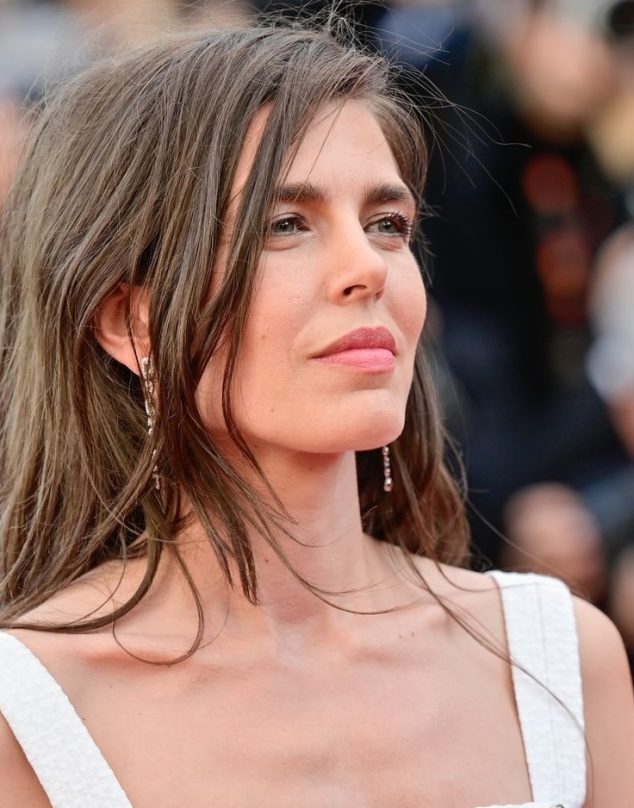 Charlotte Casiraghi (sin peinar ni maquillar) se roba las miradas en Cannes