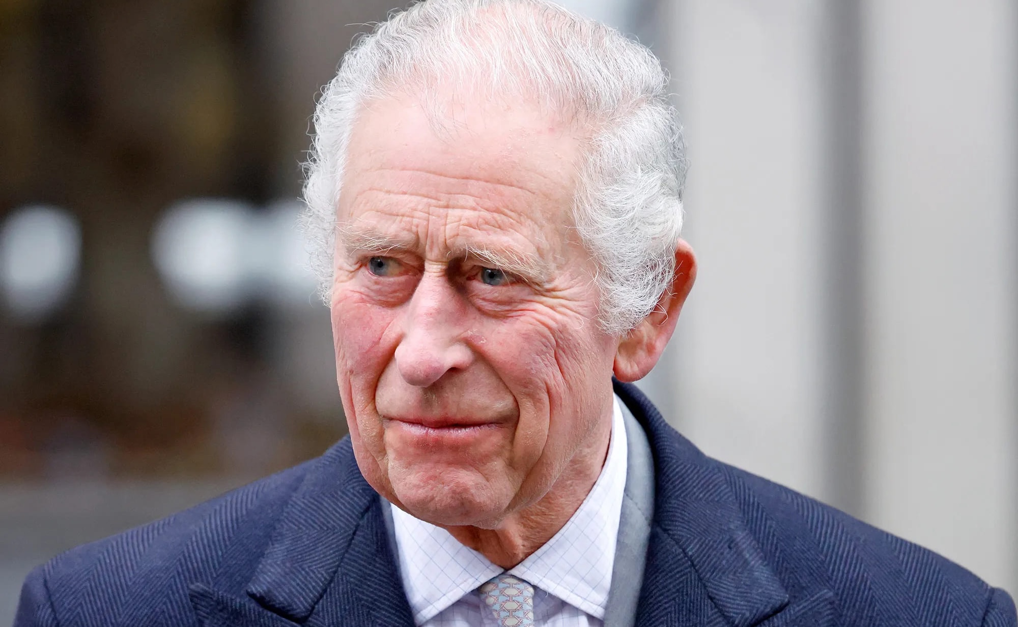 Rey Carlos III revela extraño efecto secundario del tratamiento contra el cáncer