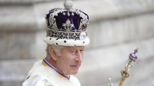 Carlos III está molesto por no poder ver a sus nietos Archie y Lilibeth