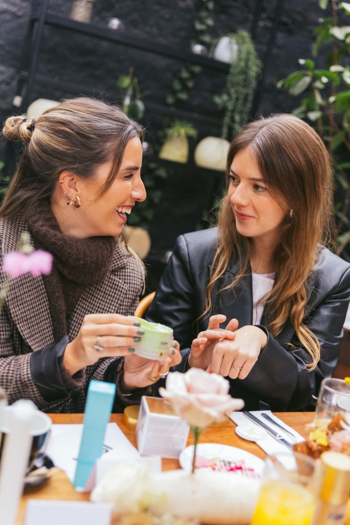 Maria Jesús De La Horra y María Francisca Viveros