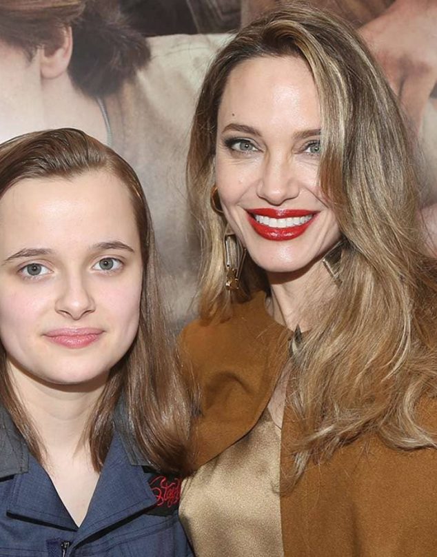 Angelina Jolie y su hija Vivienne se lucen a juego en alfombra roja