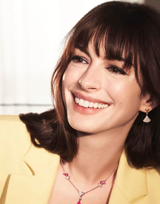 Anne Hathaway revela un truco para aumentar los labios en TikTok