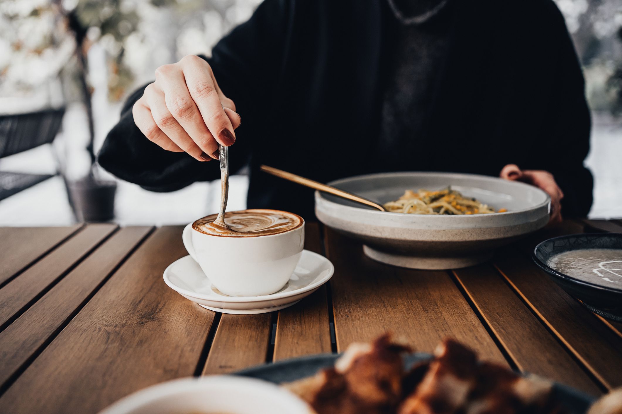 Hábitos que debes evitar después de comer, según expertos