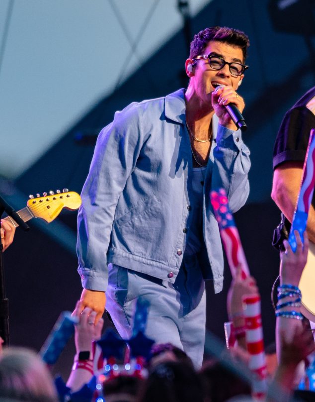 Miembro de los Jonas Brothers revela que tiene cáncer