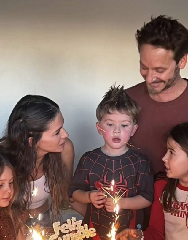 Benjamín Vicuña y China Suárez celebraron el cumpleaños de Amancio en familia