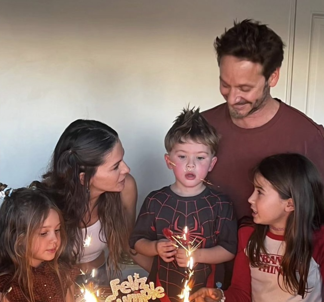 Benjamín Vicuña y China Suárez celebraron el cumpleaños de Amancio en familia