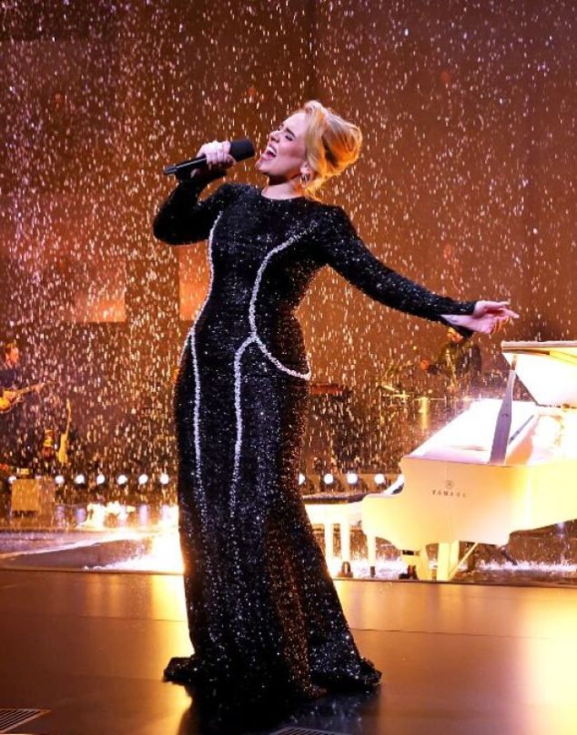 Adele anuncia un descanso de la música: “Ya ni siquiera canto en mi casa”