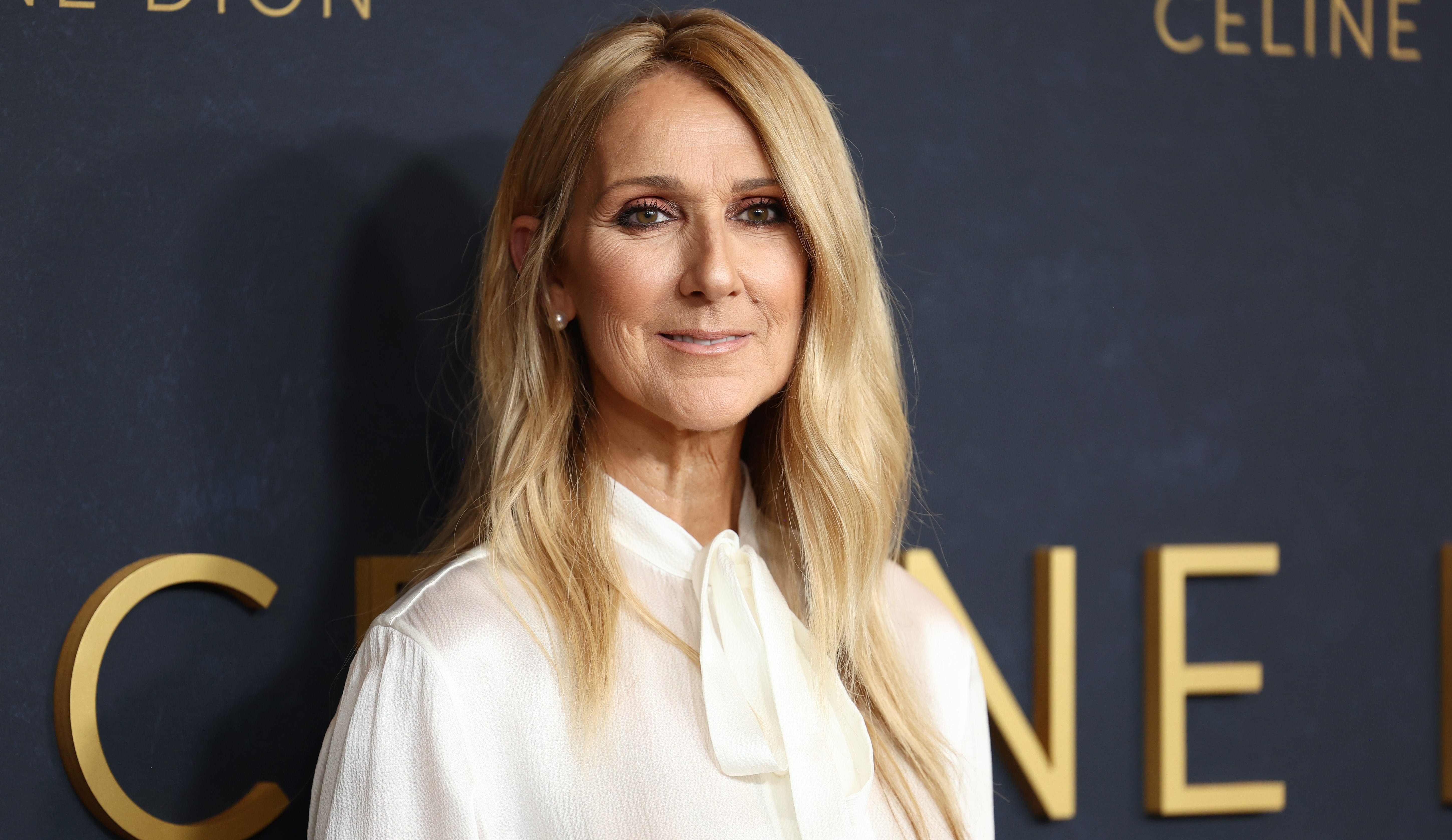 Céline Dion pasea en París mientras crecen los rumores de su show en los JJOO