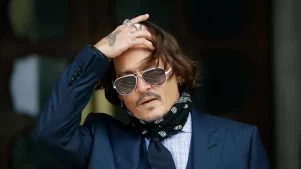 Johnny Depp sorprende al cantar junto a Andrea Bocelli en Italia