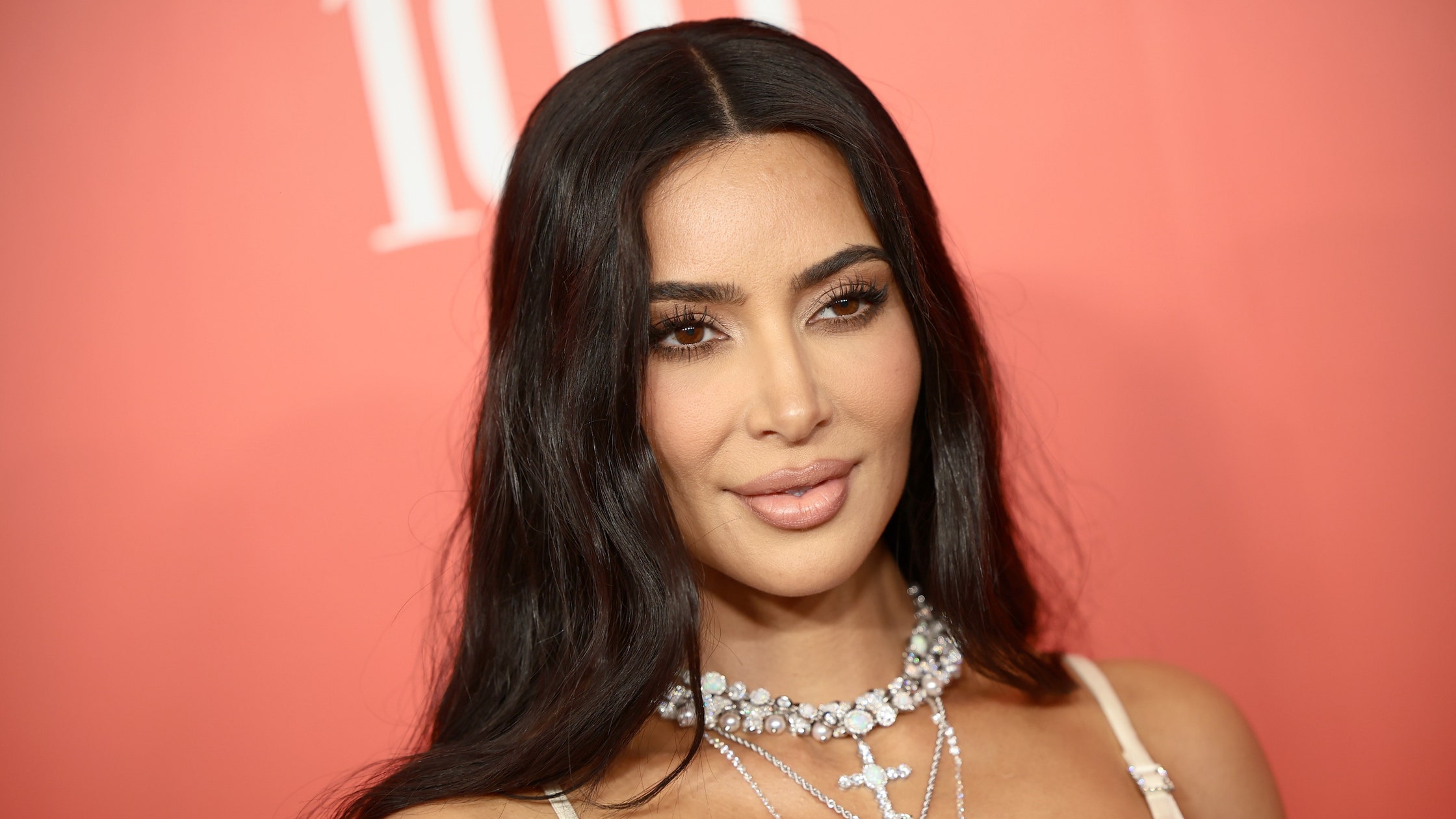 Kim Kardashian quebró código vestir en la boda del año en India