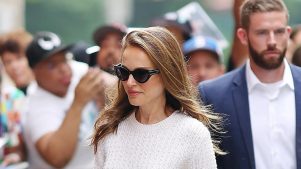 Si tienes 40 y eres bajita, amarás este estilo de jeans ¡Lo dice Natalie Portman!