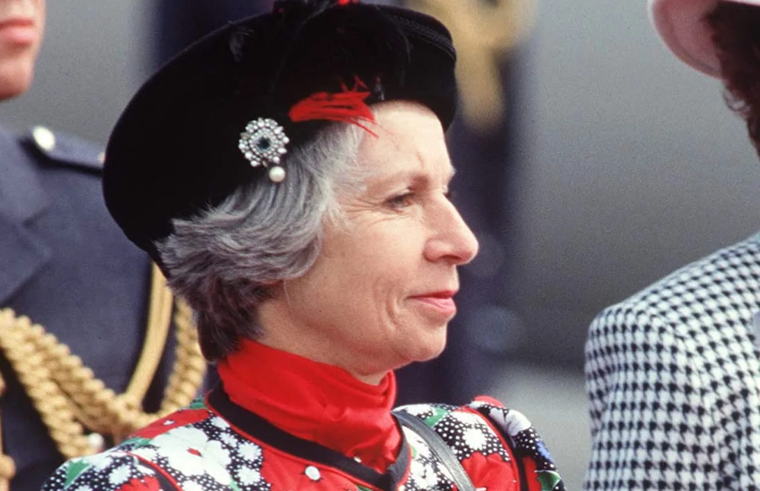 La condesa que hizo que Isabel II pisase una discoteque por primera (y última) vez