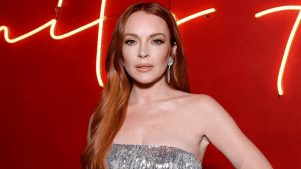 Lindsay Lohan se luce en la alfombra roja de los Disney Legends Awards