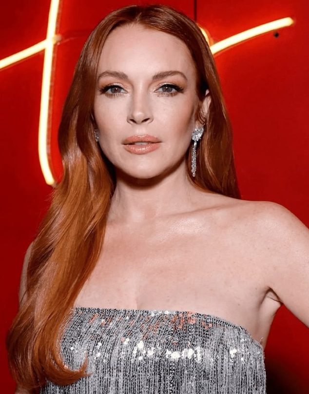 Lindsay Lohan se luce en la alfombra roja de los Disney Legends Awards