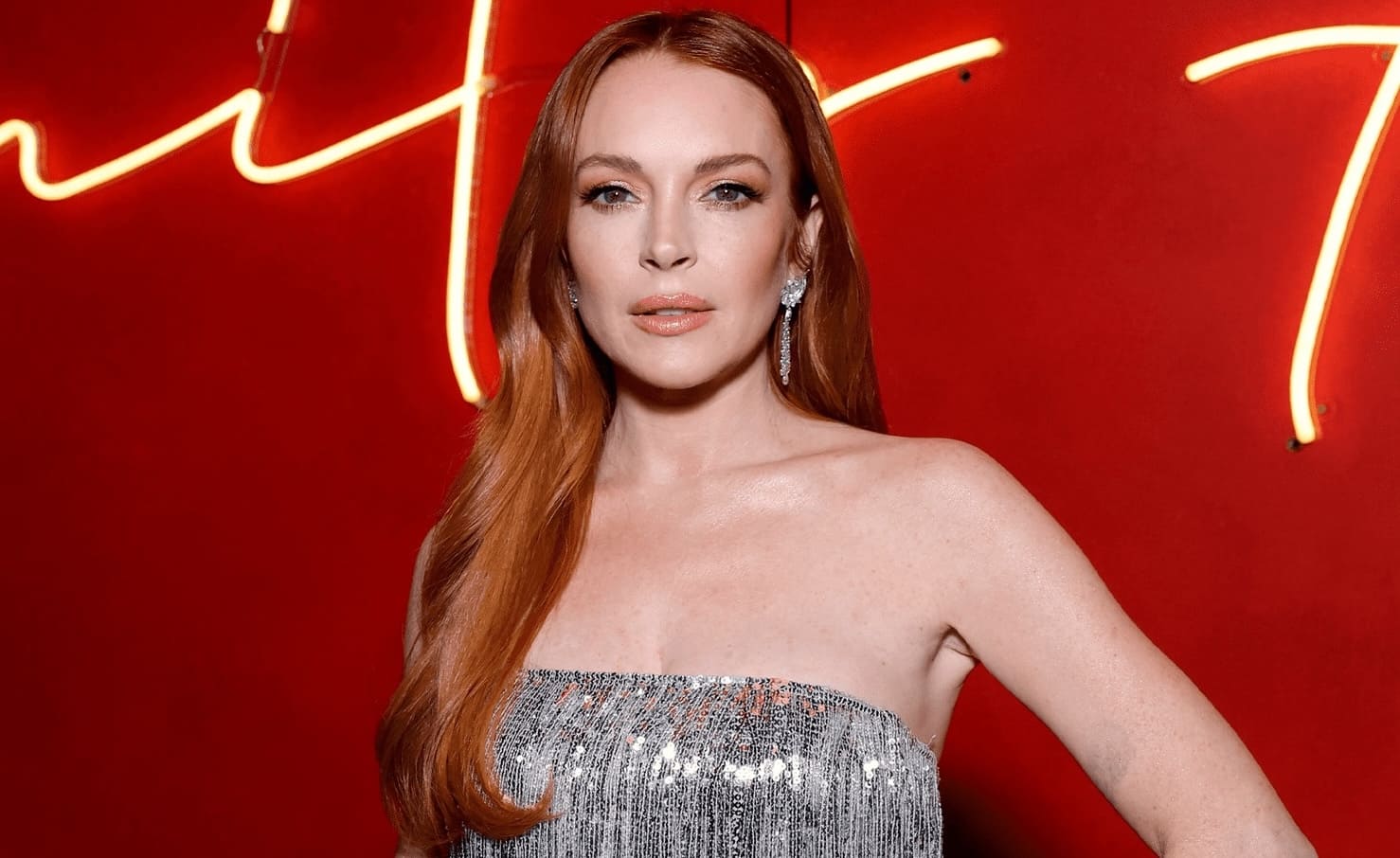 Lindsay Lohan se luce en la alfombra roja de los Disney Legends Awards