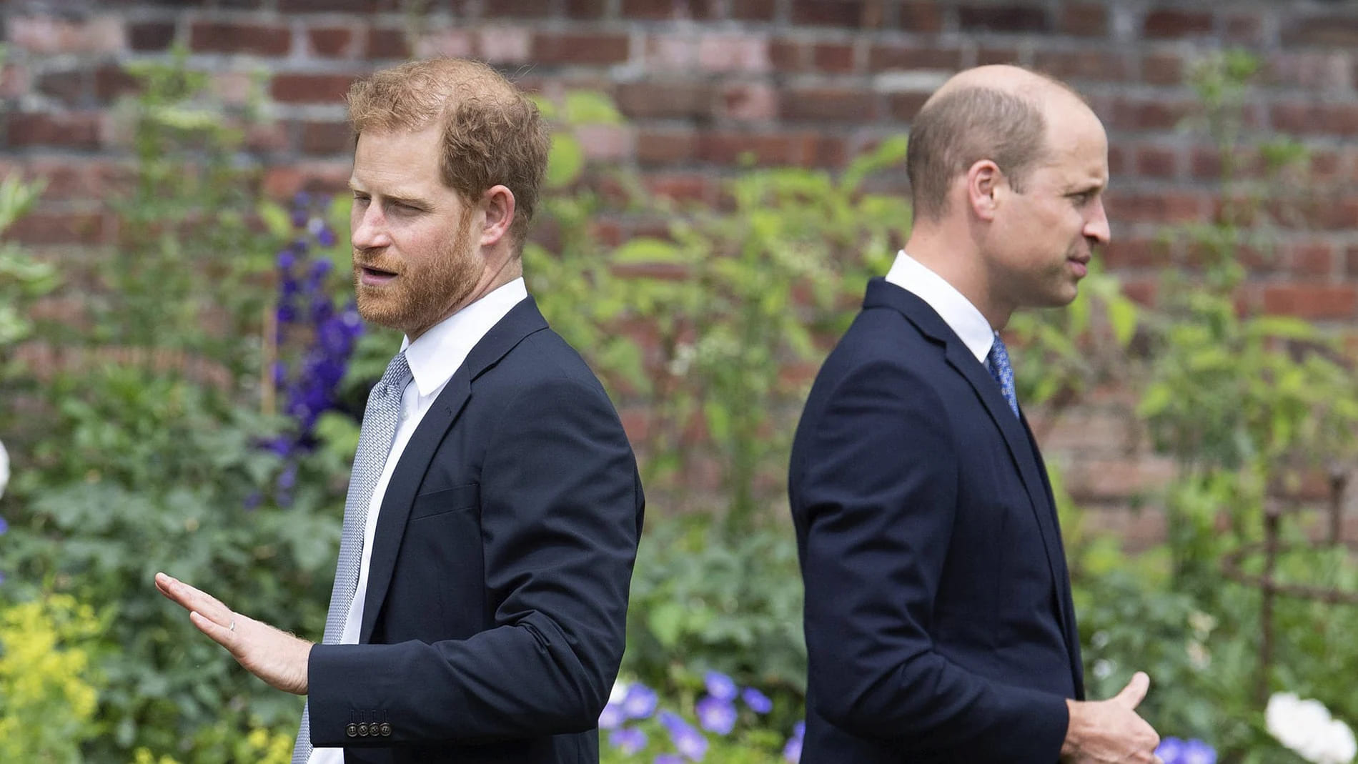 William y Harry se evitan mutuamente en el funeral de su tío