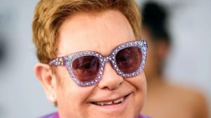 Elton John revela cómo perdió parte de la visión de un ojo