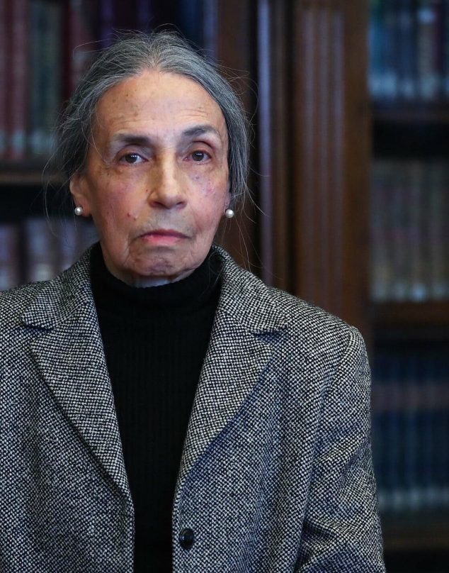 Elvira Hernández: La segunda poeta chilena en recibir el Premio Nacional de Literatura